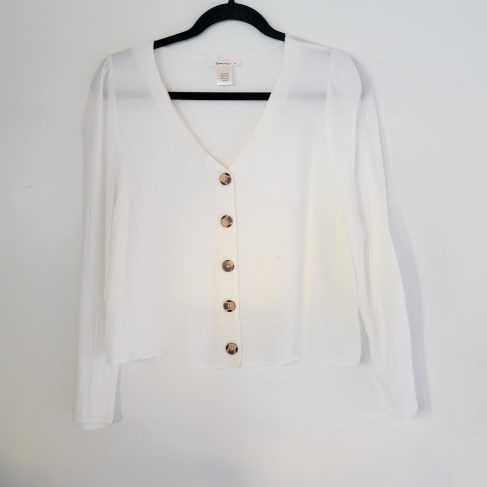 Urban Romantics | Long Sleeve White blouse turtle shell buttons MEDIUM